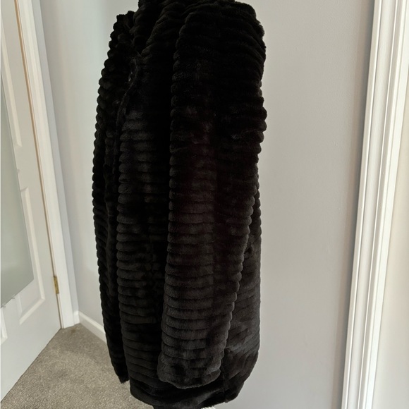 Lovely Faux Fur 3/4 coat by BB Dakota - Picture 2 of 4